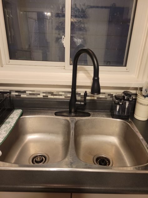clean kitchen sink